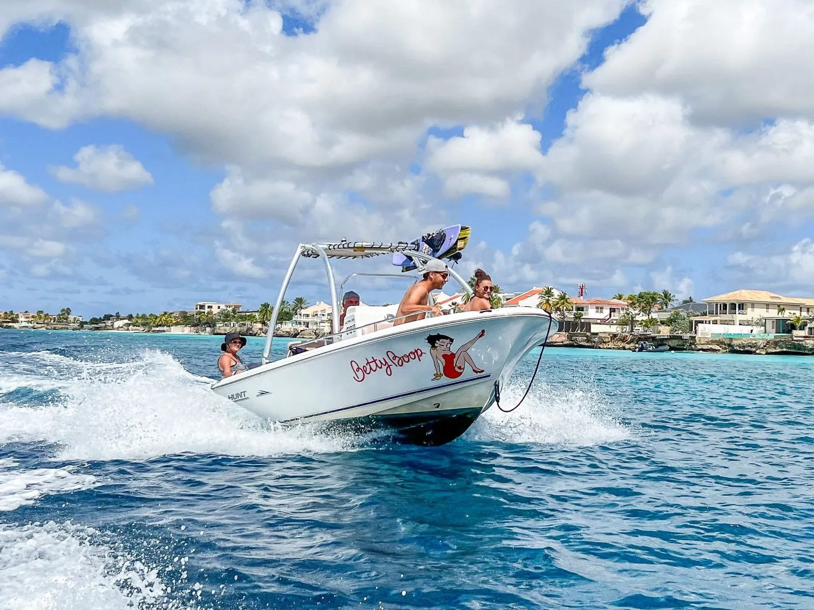 Betty Boop op het water van Bonaire, foto 1 van 13
