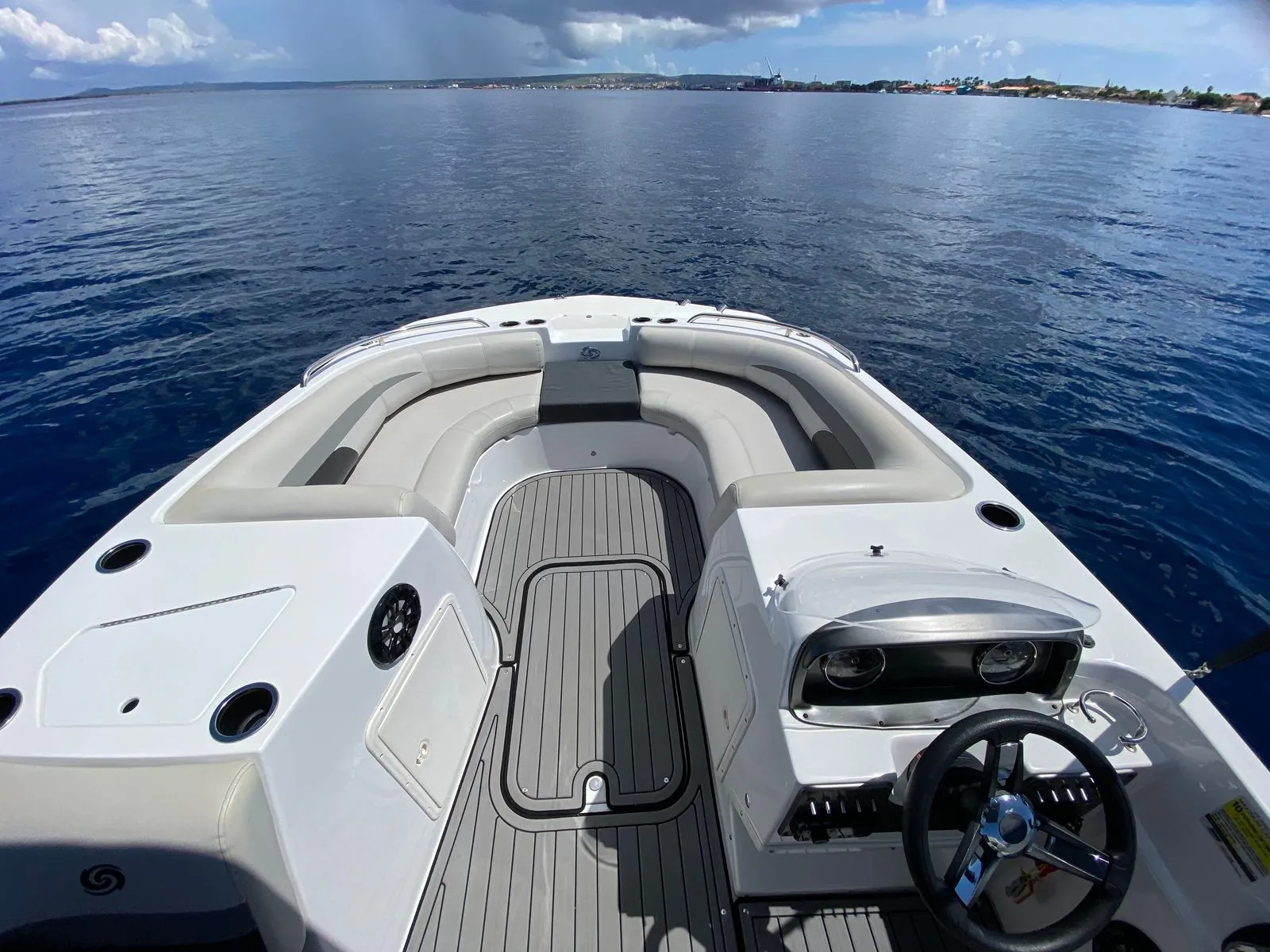 De Hurricane op het water van Bonaire, foto 5 van 9