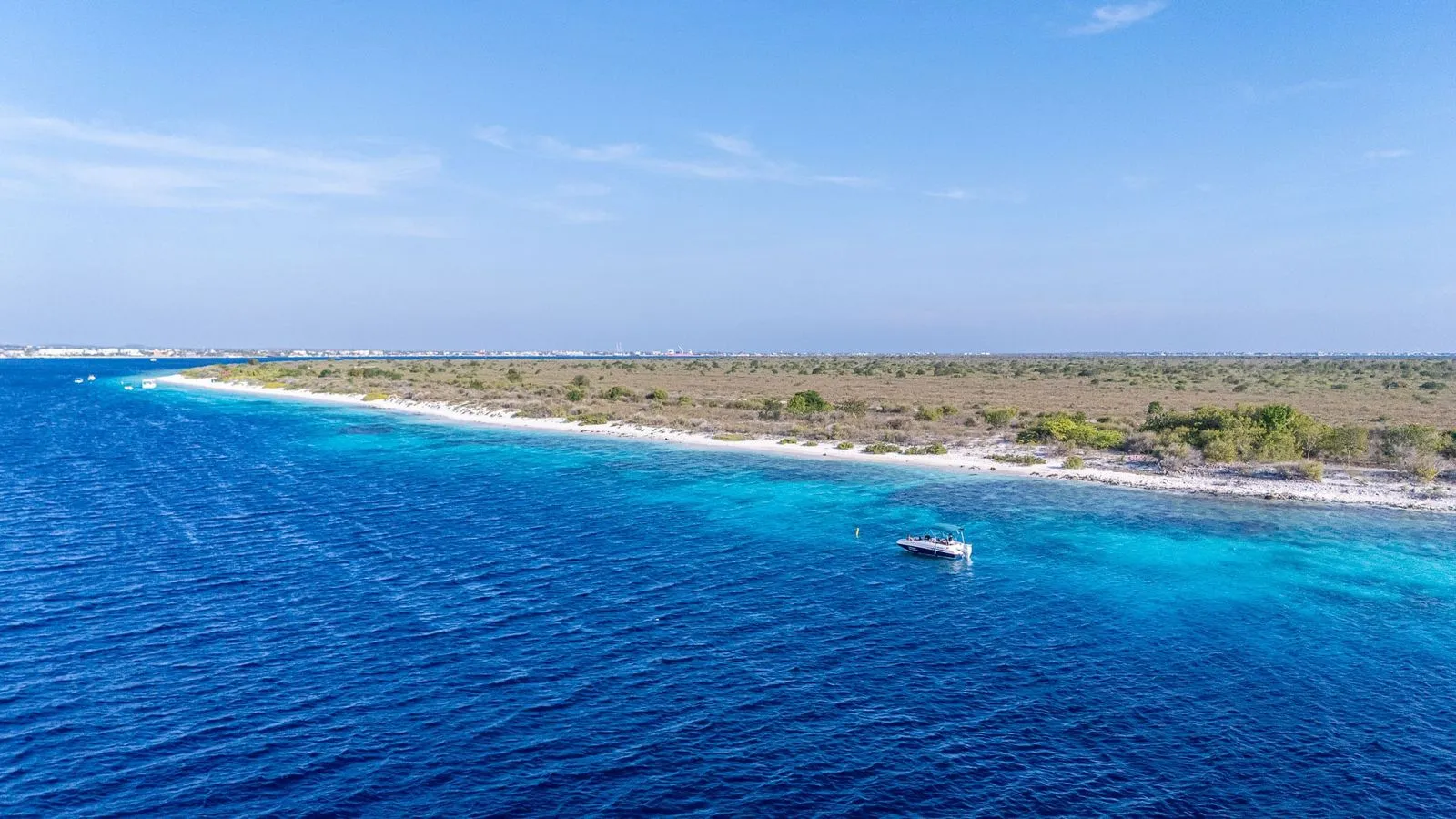 De Hurricane op het water van Bonaire, foto 6 van 9
