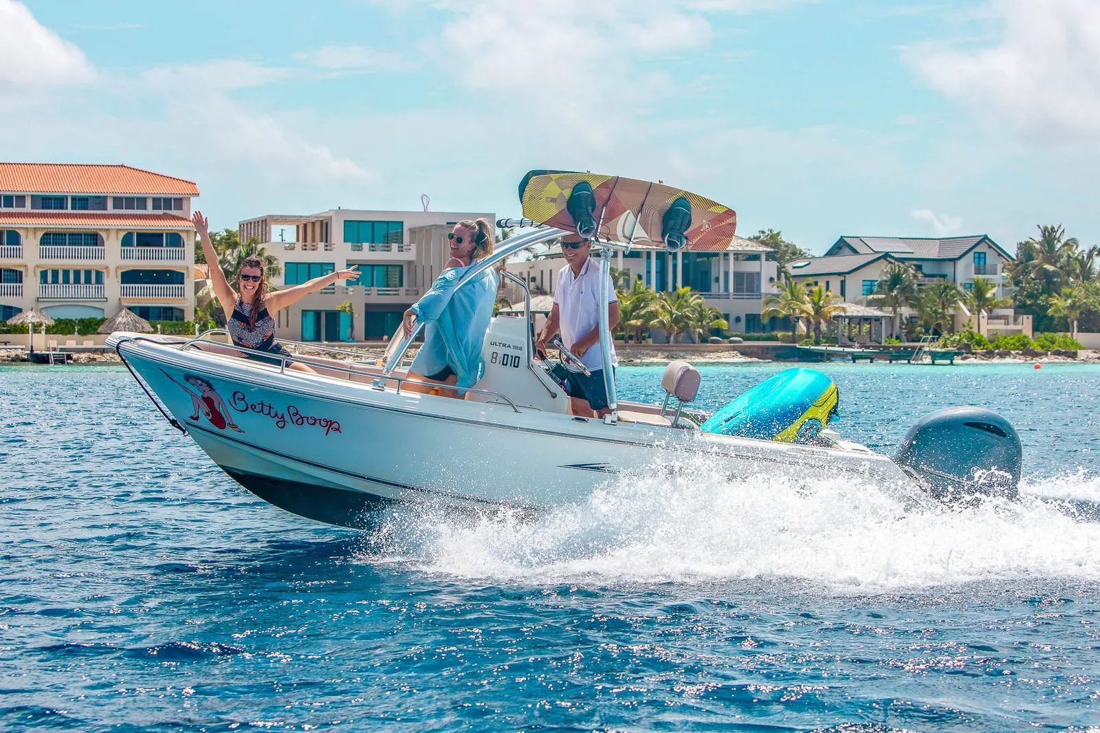 Betty Boop op het water van Bonaire, foto 12 van 13