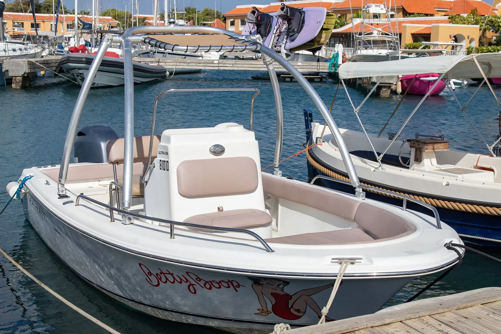 Betty Boop op het water van Bonaire, foto 13 van 13