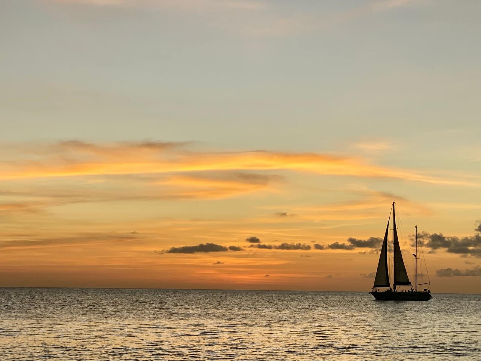 Yellow Family Boat Sloep in the clear blue water in front of Klein Bonaire - Boat Rental Bonaire